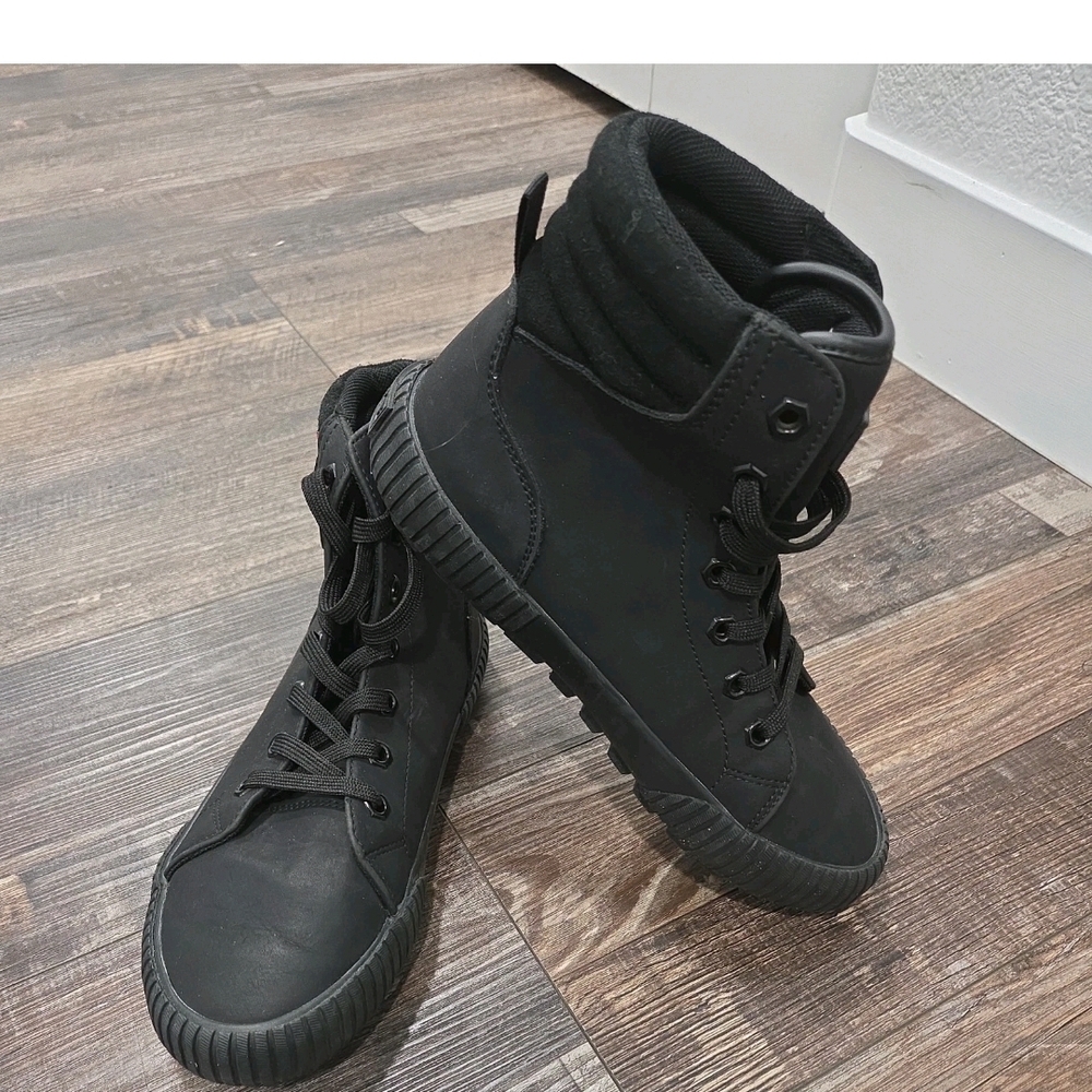 Levi’s Black Combat Boots Size 7 US Mountain Hiking